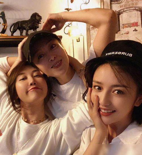 狗仔恋情爆料是真的吗视频,真相揭秘，视频揭示一切  第1张